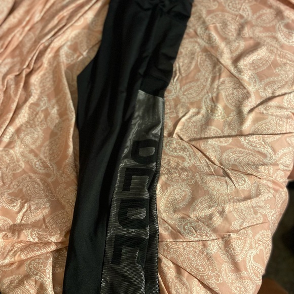 Bebe 2 piece set - Picture 2 of 3